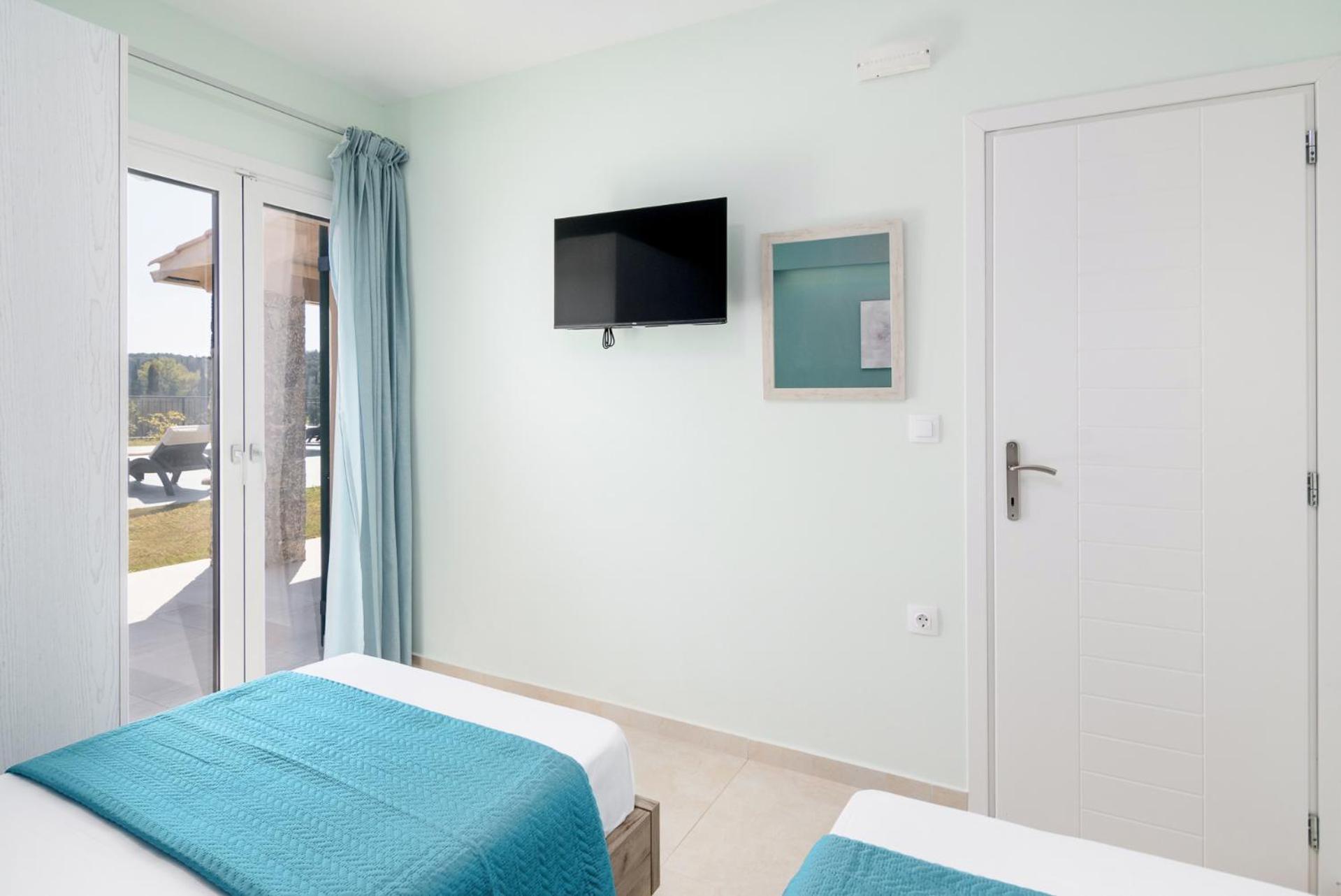 Castelia Luxury